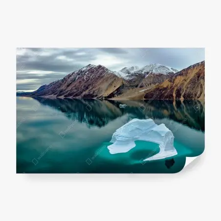 Fotomural reflejo ártico con iceberg esculpido – Pixers®