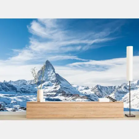 Fotomural paisaje alpino nevado con pico majestuoso – Pixers®
