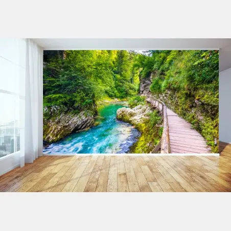 Fotomural pasarela de madera junto al río turquesa – Pixers®