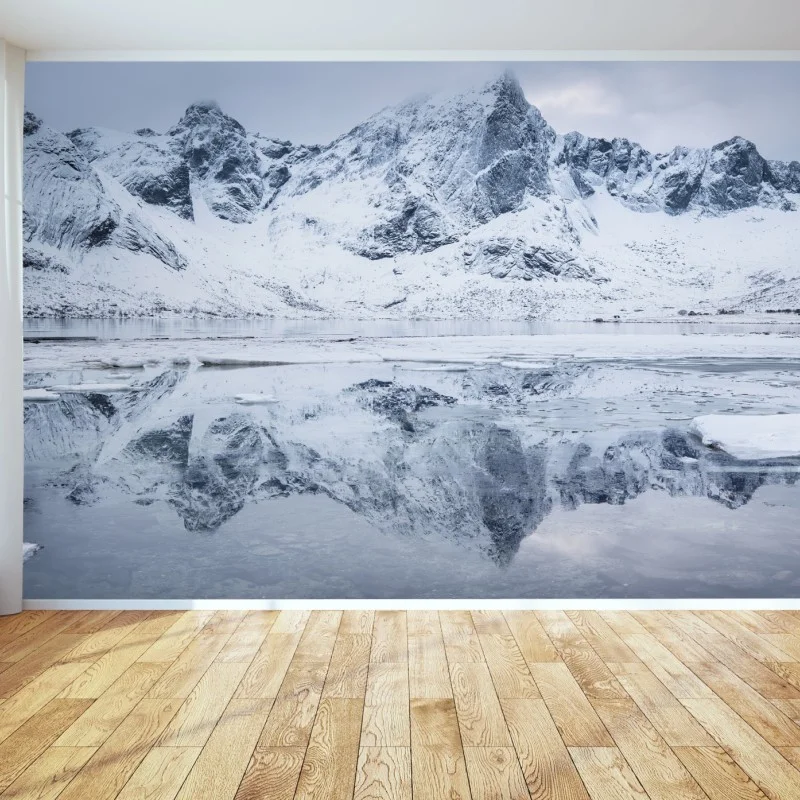 Fotomural reflejo helado en las montañas de Noruega