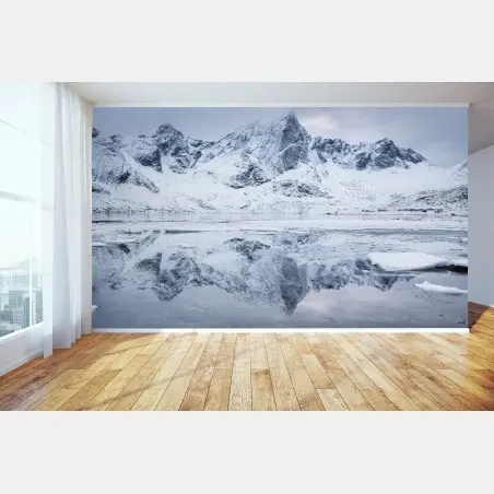 Fotomural reflejo helado en las montañas de Noruega – Pixers®