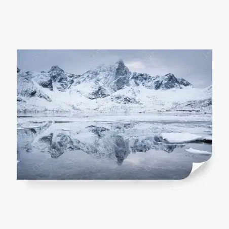 Fotomural reflejo helado en las montañas de Noruega – Pixers®