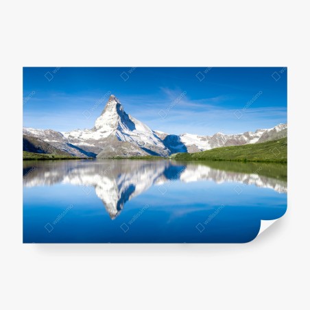 Fotomural reflejo de pico nevado en lago alpino – Pixers®