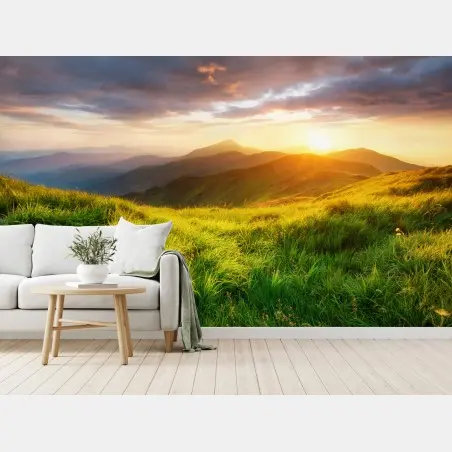 Fotomural amanecer dorado en el valle montañoso – Pixers®