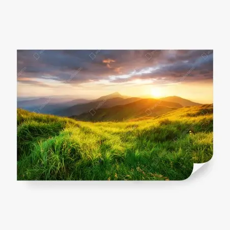 Fotomural amanecer dorado en el valle montañoso – Pixers®