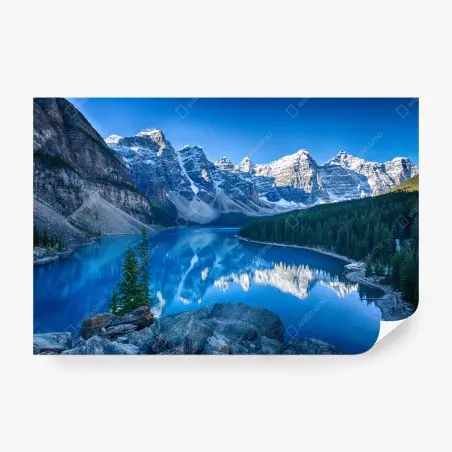 Fotomural paisaje sereno del lago Moraine al amanecer – Pixers®