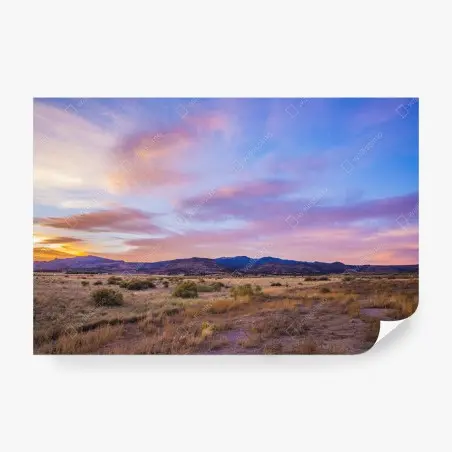 Fotomural atardecer púrpura sobre la llanura – Pixers®