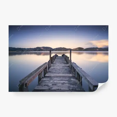 Fotomural muelle de madera sobre el lago en Versilia, Toscana – Pixers®