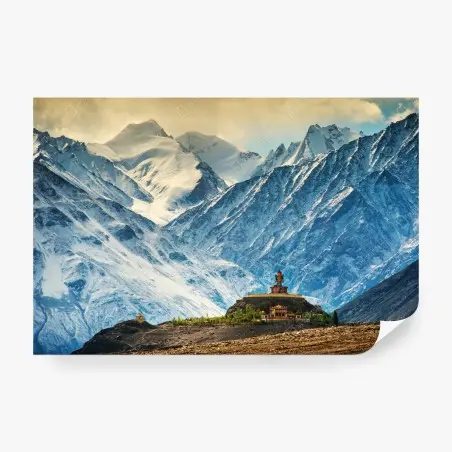Fotomural santuario budista sobre las montañas nevadas – Pixers®