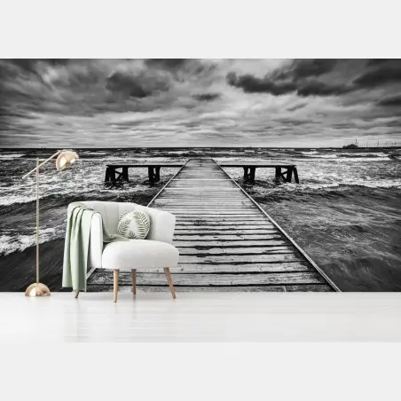 Fotomural muelle solitario sobre mar tempestuoso – Pixers®