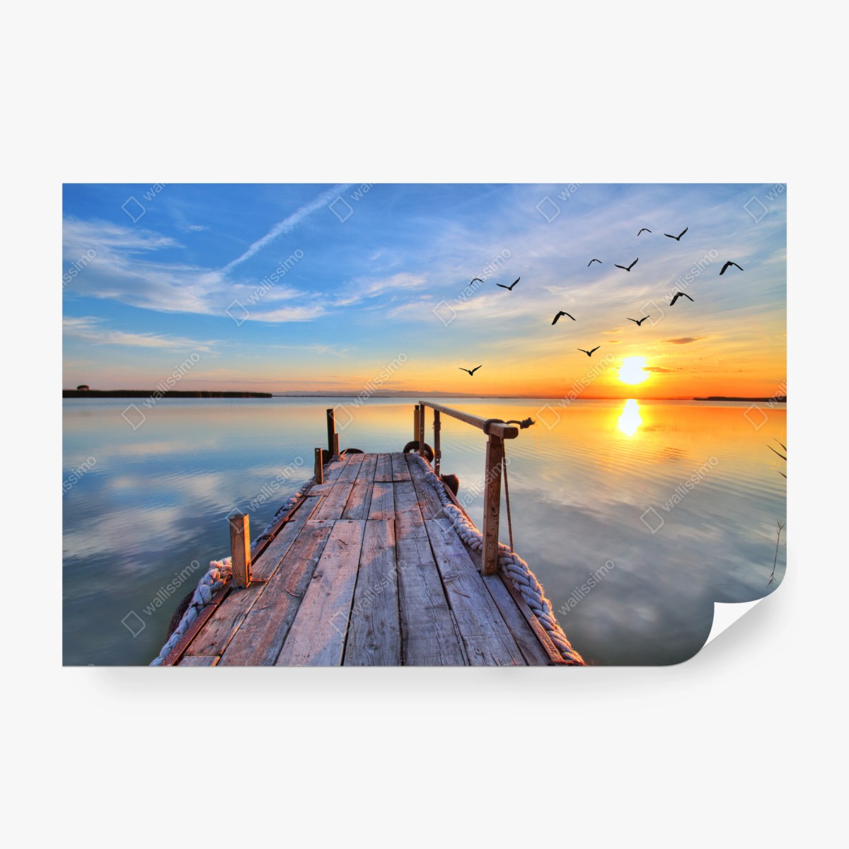 Fotomural muelle al atardecer sobre lago tranquilo – Pixers®