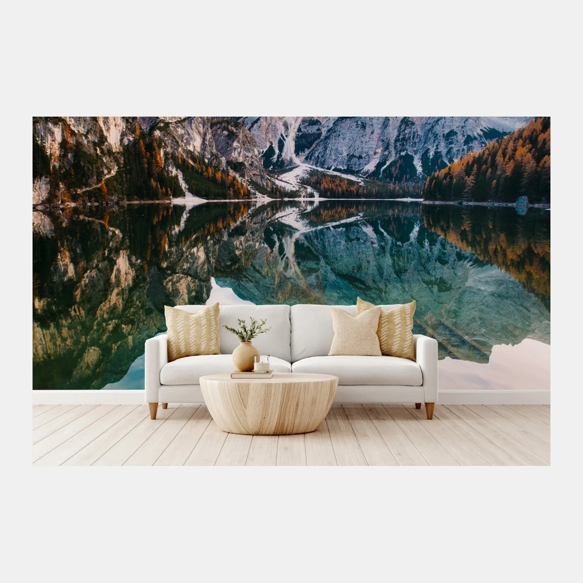 Fotomural muelle hacia el lago reflejado entre montañas – Pixers® Fotomural muelle hacia el lago reflejado entre montañas – Pixers®