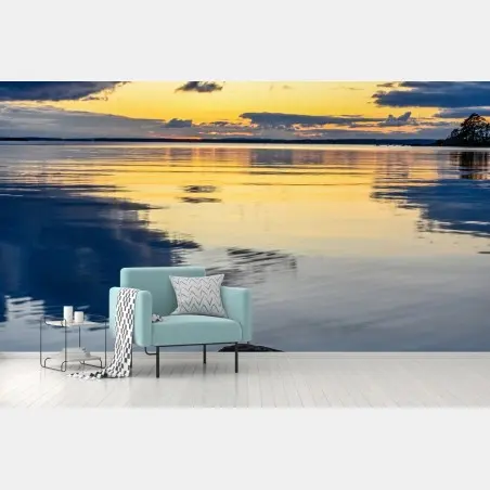 Fotomural atardecer reflejado en aguas tranquilas – Pixers®