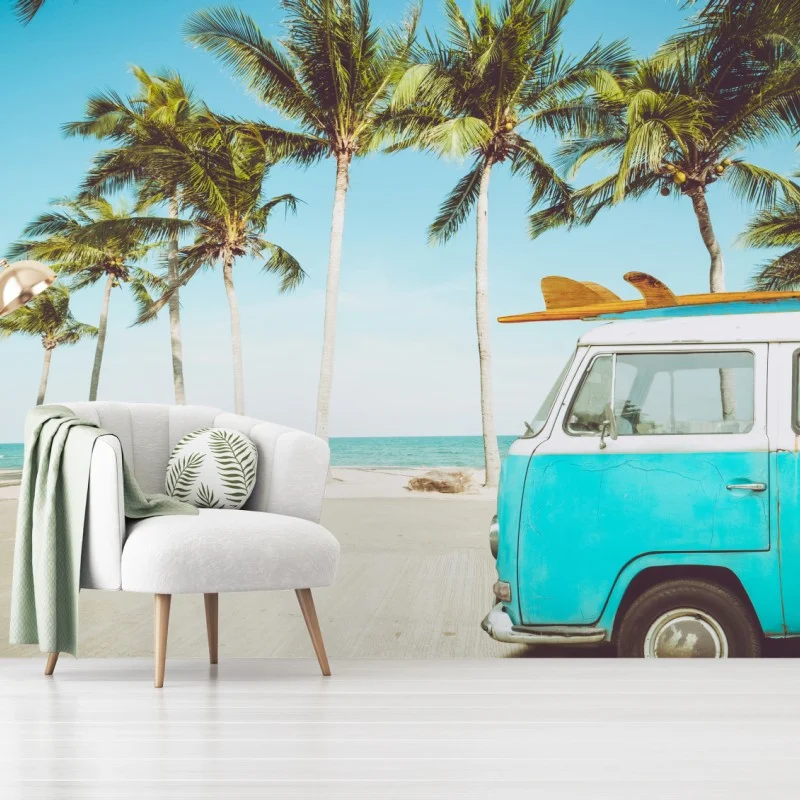 Fotomural escena retro en la playa con furgoneta y tabla de surf