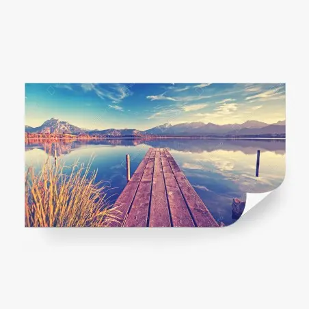 Fotomural muelle hacia la calma en lago alpino – Pixers®
