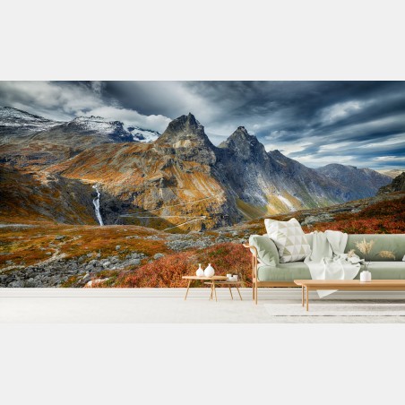 Fotomural paisaje otoñal entre picos escarpados – Pixers®
