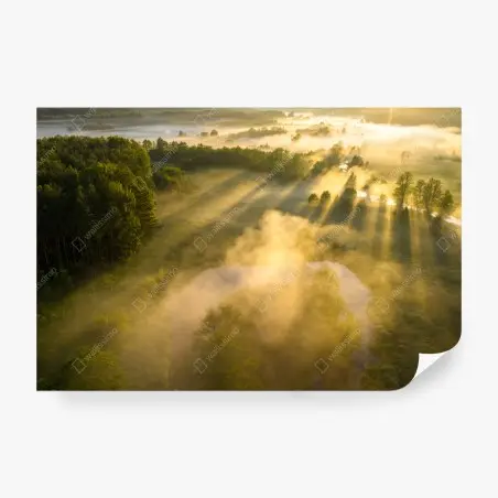 Fotomural amanecer dorado sobre río y pradera en niebla – Pixers®
