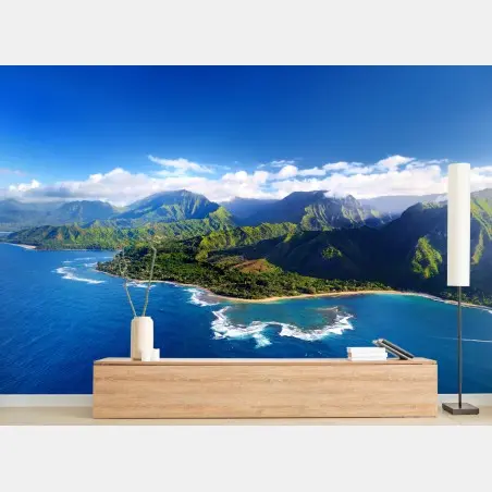Fotomural paraíso costero: vista aérea de playa y montañas – Pixers®
