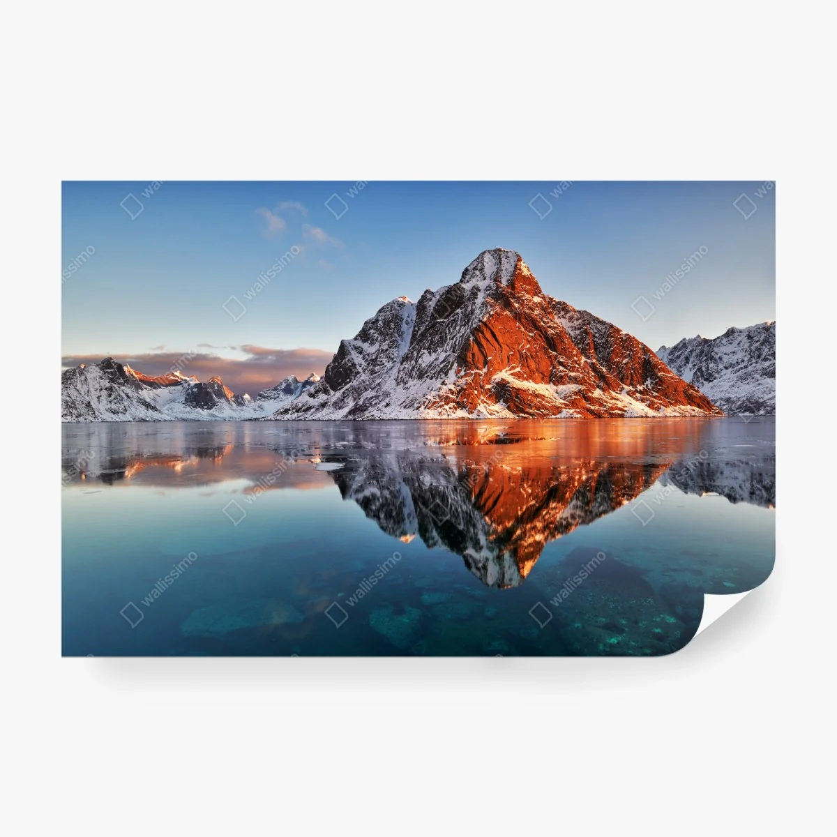 Fotomural amanecer cálido sobre las montañas de Lofoten, Noruega – Pixers®