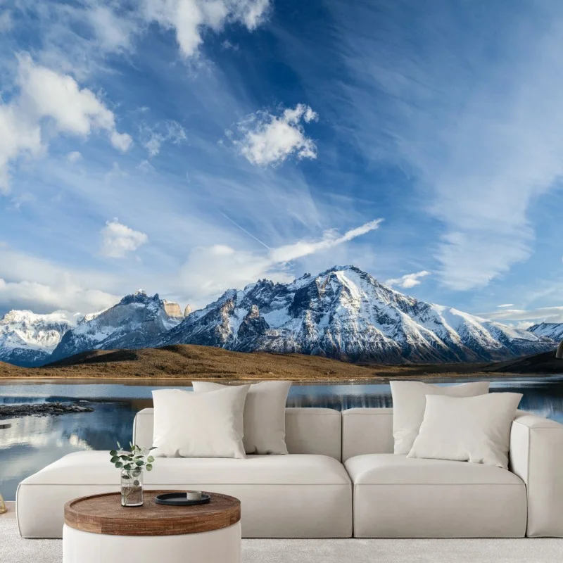 Fotomural panorama montañoso nevado con reflejo en el lago