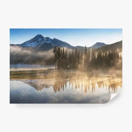 Fotomural amanecer sobre lago montañoso con niebla – Pixers®