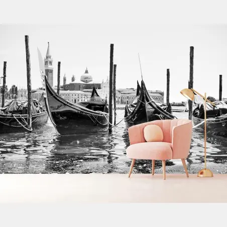 Fotomural góndolas en Venecia en blanco y negro – Pixers®