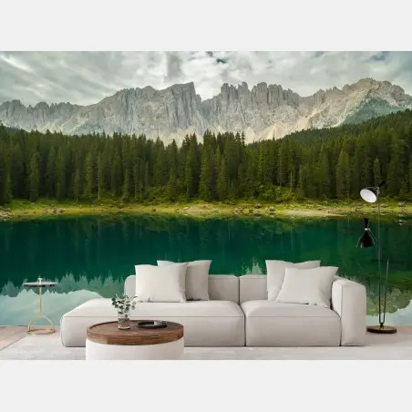 Fotomural reflejo sereno de las Dolomitas en Lago di Carezza – Pixers®