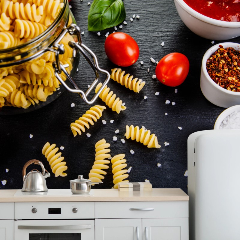 Fotomural escena mediterránea de pasta fusilli y tomates cherry