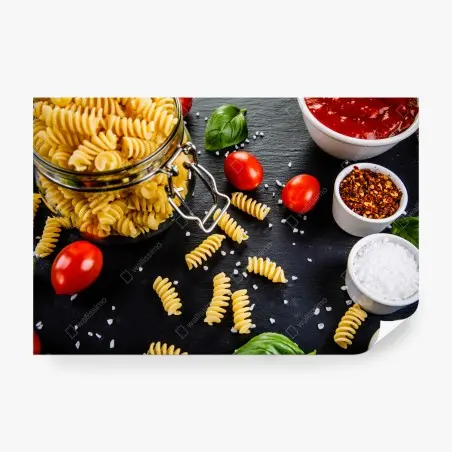 Fotomural escena mediterránea de pasta fusilli y tomates cherry – Pixers®