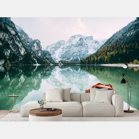 Fotomural reflejos serenos en el lago de Braies, Dolomitas – Pixers®