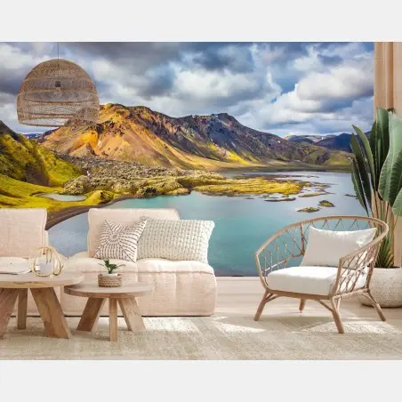 Fotomural paisaje de verano en Islandia: lago azul sobre tundra amarilla – Pixers®