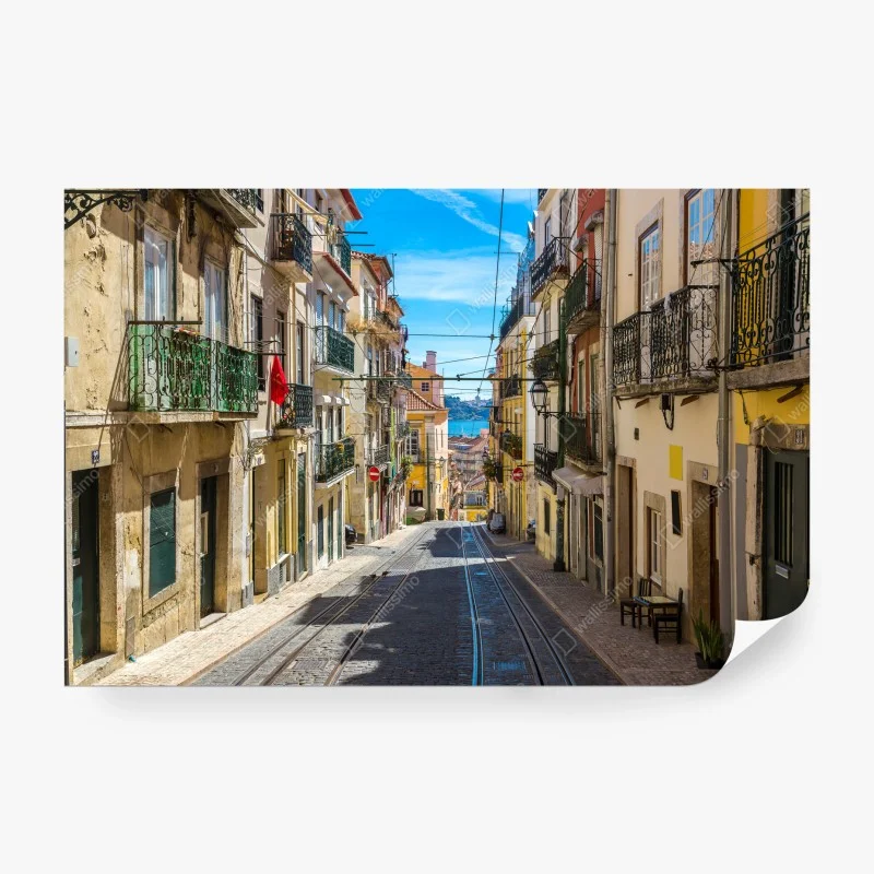 Fotomural calle empedrada de Lisboa bajo el sol