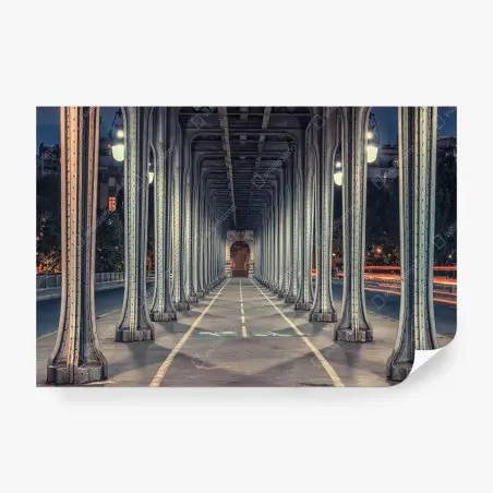 Fotomural simetría nocturna bajo puente metálico – Pixers®