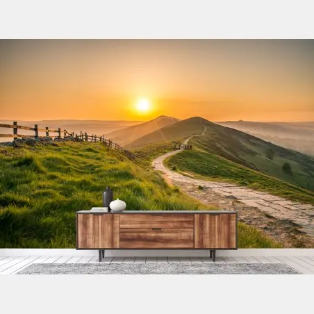 Fotomural sendero dorado entre colinas al amanecer – Pixers®