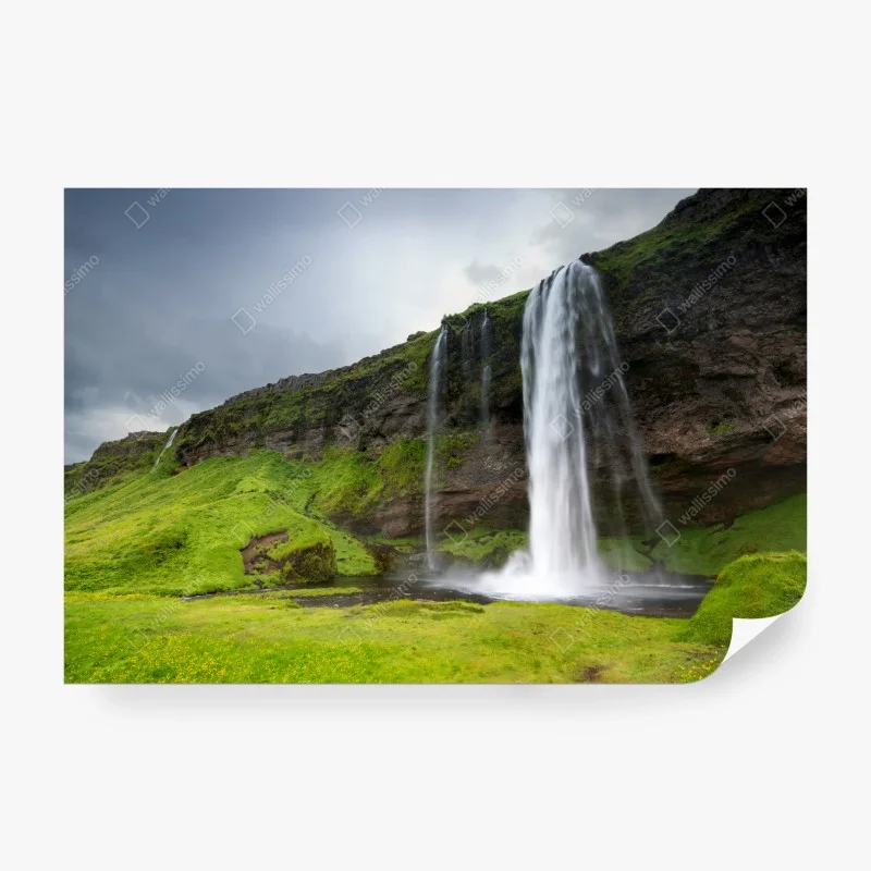 Fotomural Seljalandsfoss bajo cielo dramático
