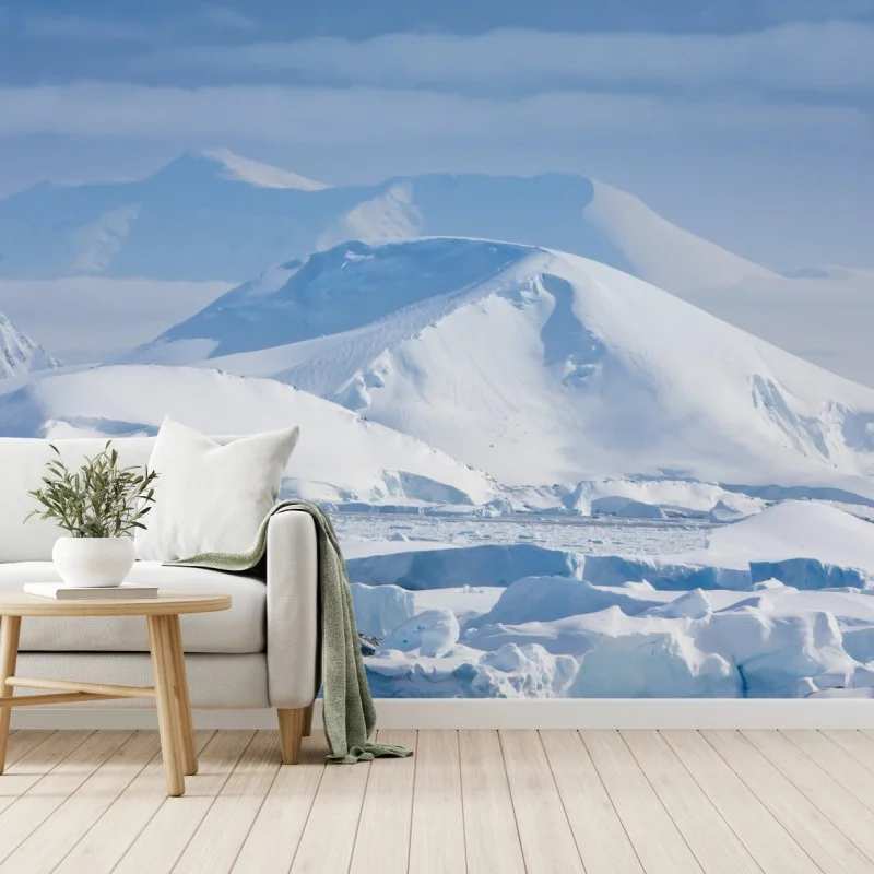 Fotomural serenidad polar: montañas nevadas y icebergs