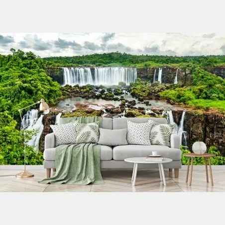 Fotomural panorama de las cataratas de Iguazú entre selvas exuberantes – Pixers®