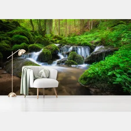 Fotomural bosque de musgo y cascada serena – Pixers®