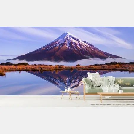 Fotomural montaña nevada reflejada en lago – Pixers®