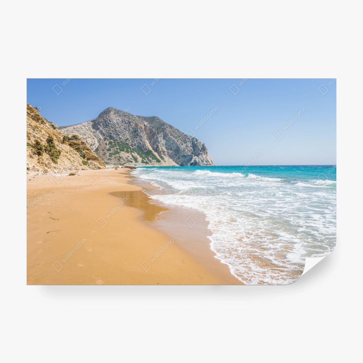 Fotomural paisaje costero de arena dorada y mar turquesa – Pixers®