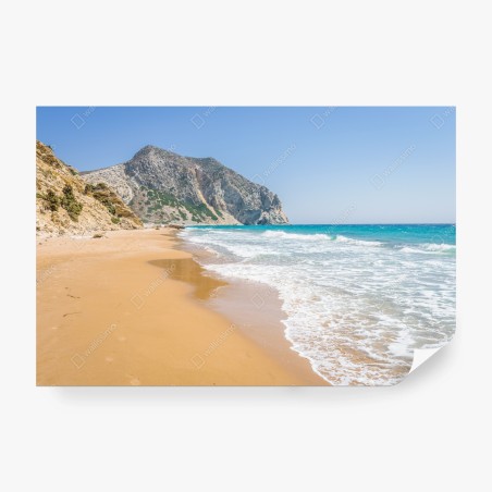 Fotomural paisaje costero de arena dorada y mar turquesa – Pixers®