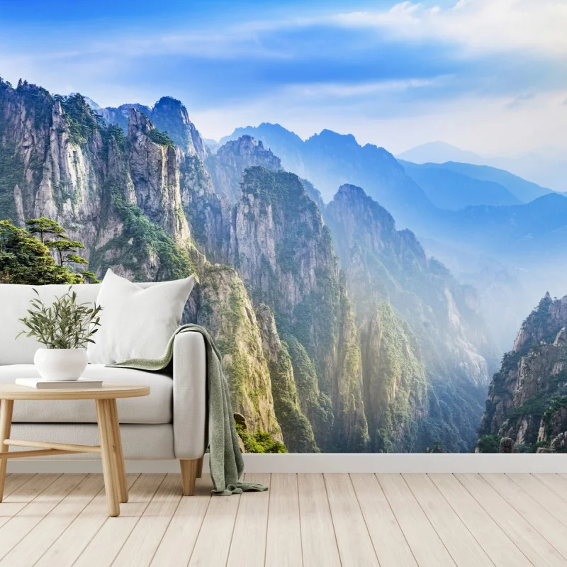 Fotomural paisaje de picos montañosos en niebla