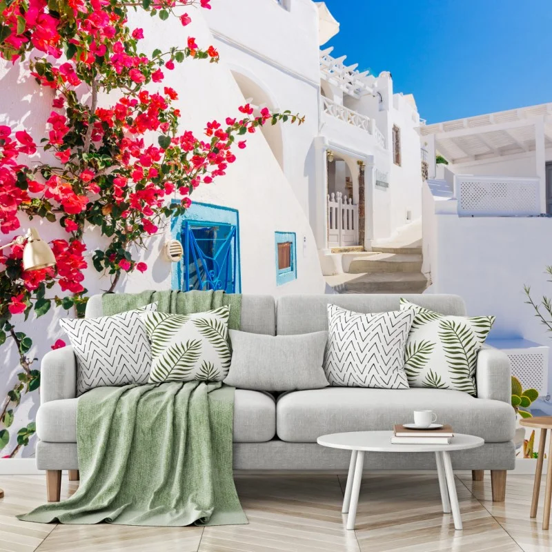 Fotomural calle blanca de Santorini con buganvillas en flor