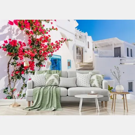 Fotomural calle blanca de Santorini con buganvillas en flor – Pixers®