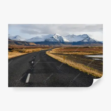 Fotomural carretera hacia las montañas nevadas de Islandia – Pixers®