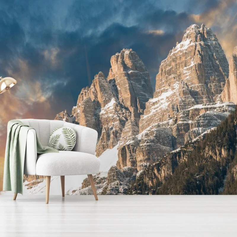 Fotomural amanecer en las Dolomitas: picos nevados y cielo dramático