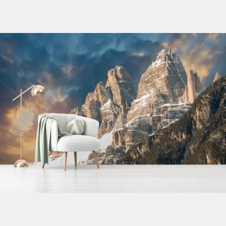 Fotomural amanecer en las Dolomitas: picos nevados y cielo dramático – Pixers®