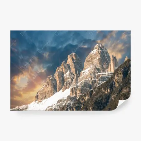 Fotomural amanecer en las Dolomitas: picos nevados y cielo dramático – Pixers®