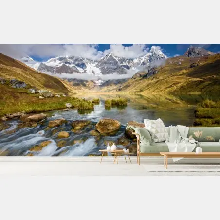 Fotomural lago de montaña con cumbres nevadas y reflejos – Pixers®