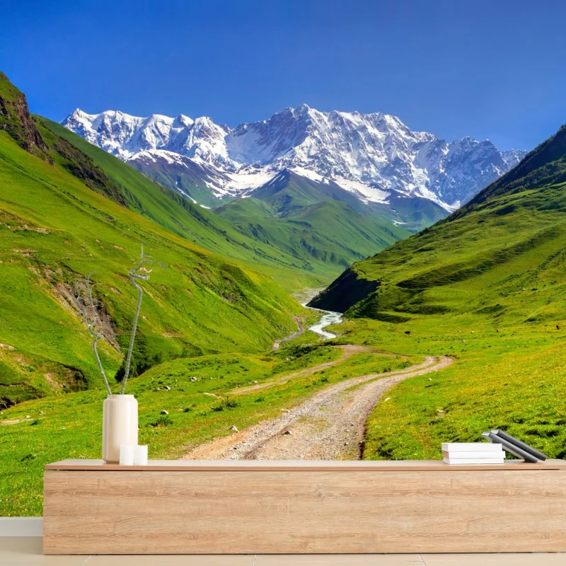 Fotomural camino hacia el pico Shkhara en Ushguli, Svaneti